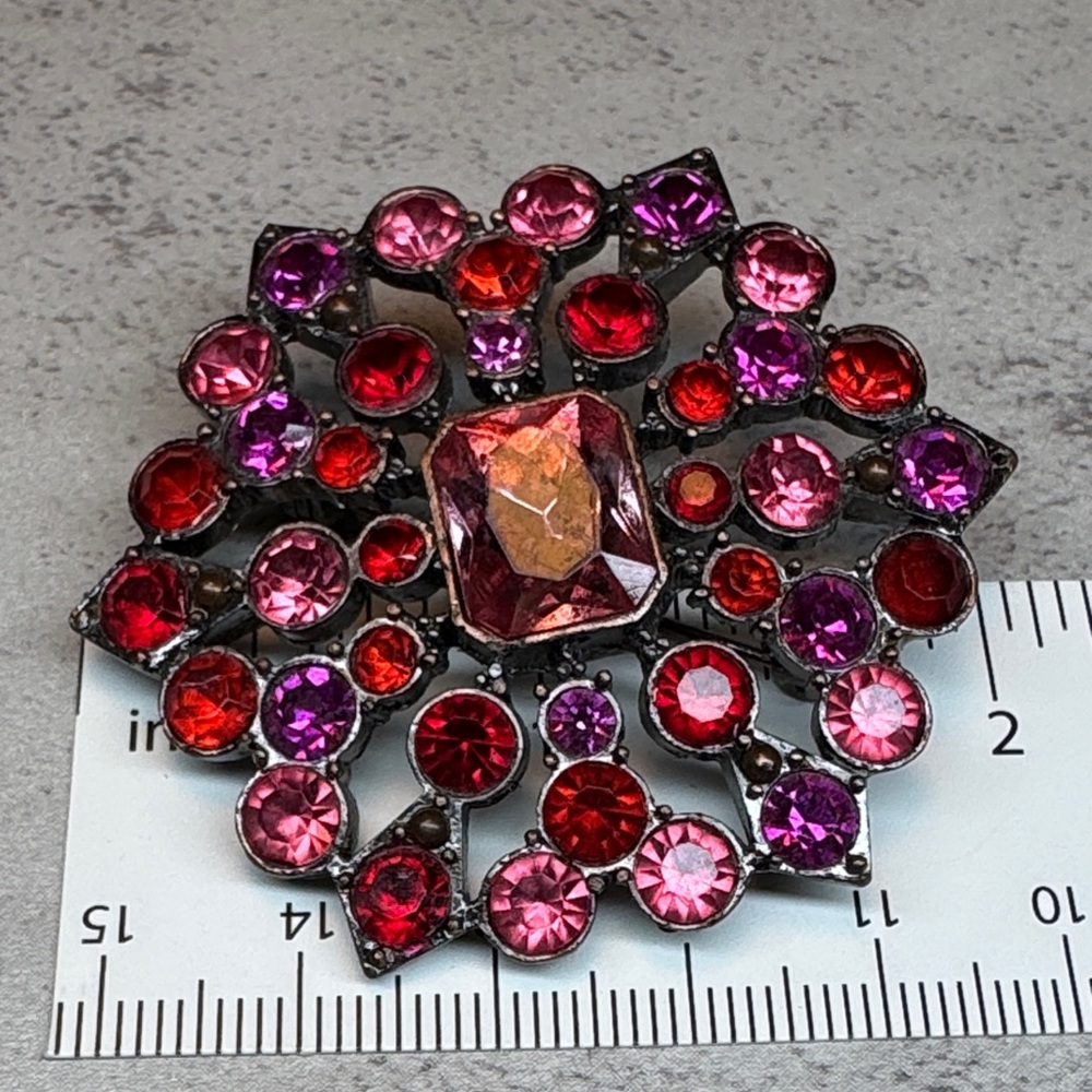 Liz Claiborne Signed Vintage Pink and Red Rhinestone Starburst Brooch - Picture 7 of 8